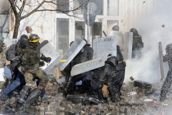 SITUAŢIE EXPLOZIVĂ ÎN UCRAINA: Cel puţin 18 oameni şi-au pierdut vieţile pe străzile din Kiev